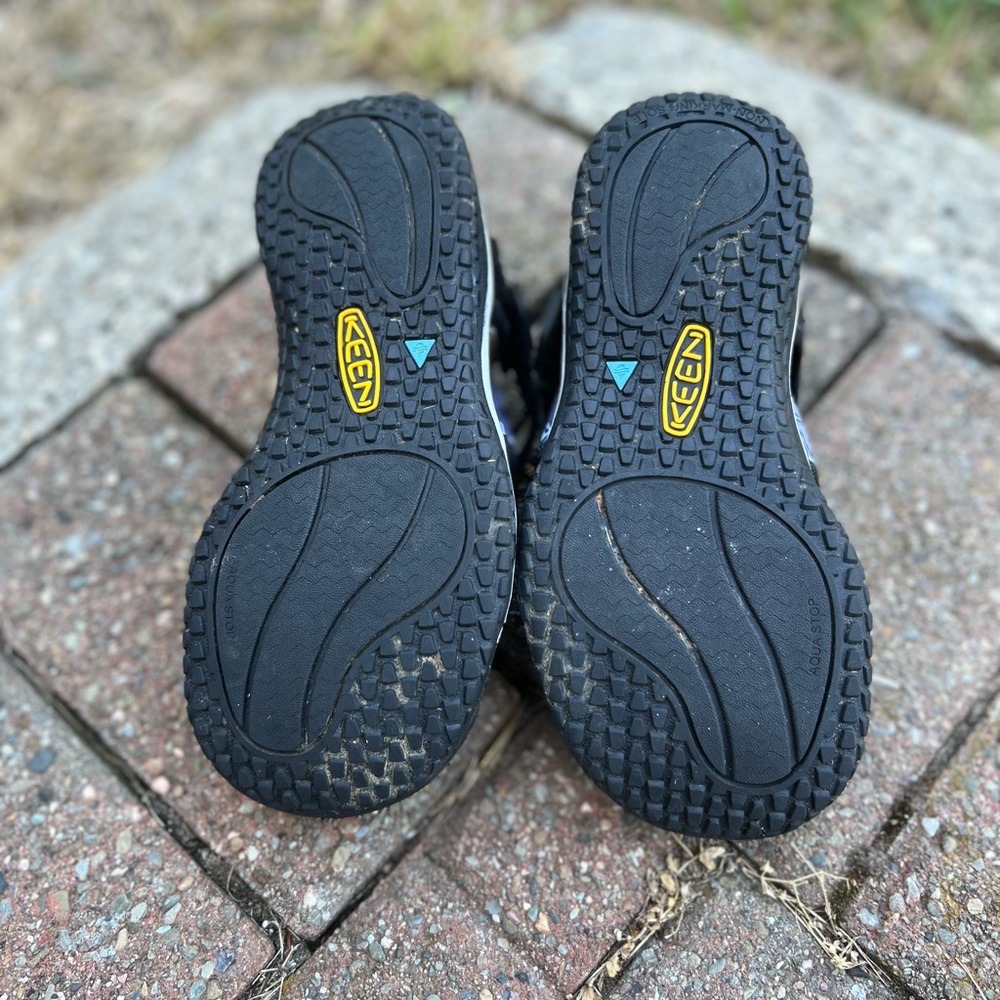 Keen - Little Kids Stingray Sandal in black/camo - Picture 4 of 5